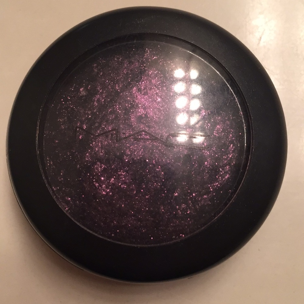 MAC eyeshadow Young Punk